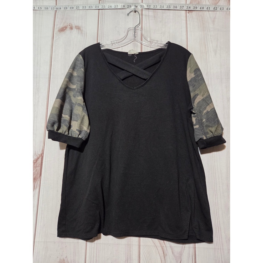 Bibi Women Black Criss Cross V Neck T Shirt Camo Sleeve Size M